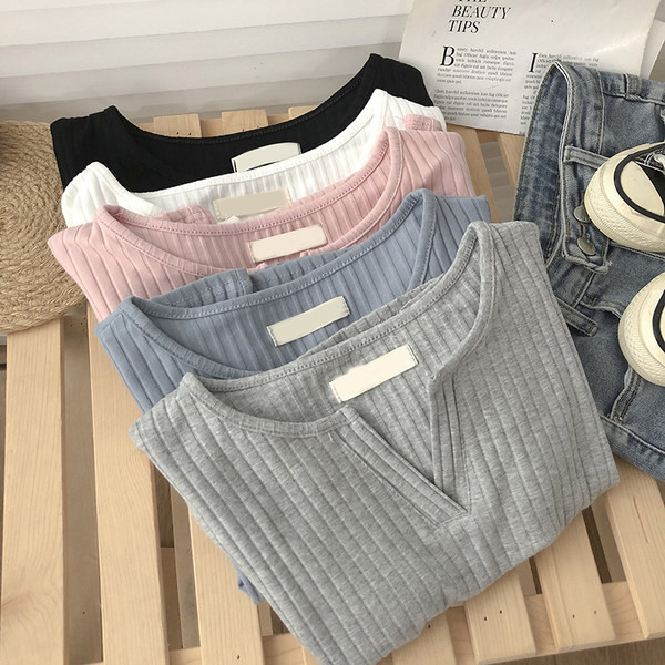 Tricou casual cu mâneci scurte și decolteu spitz