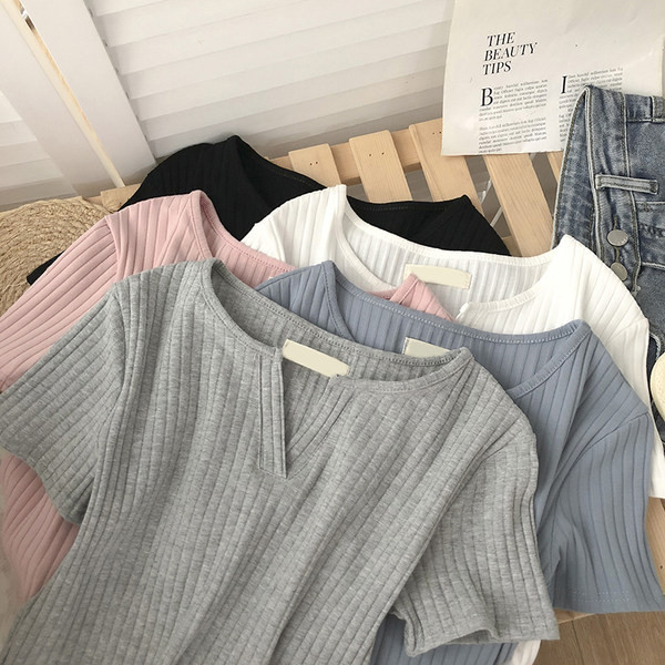 Tricou casual cu mâneci scurte și decolteu spitz