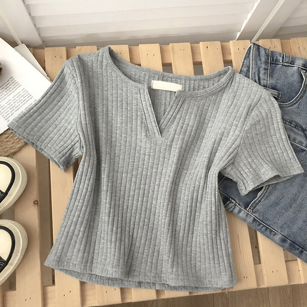 Tricou casual cu mâneci scurte și decolteu spitz