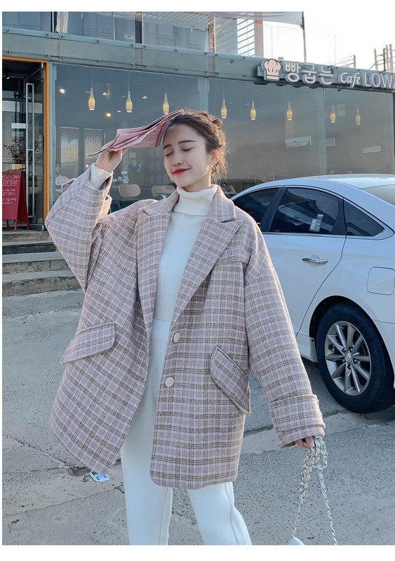 Palton scurt de damă în carouri stilat model larg