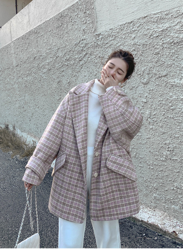 Palton scurt de damă în carouri stilat model larg