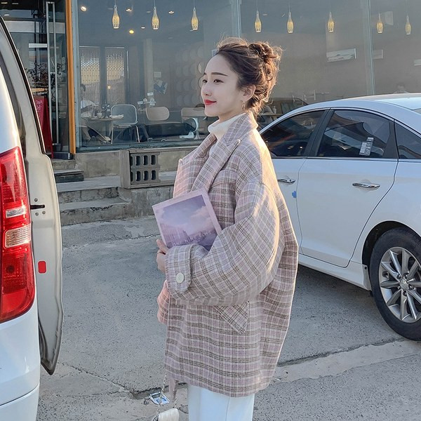 Palton scurt de damă în carouri stilat model larg