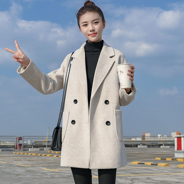 Palton scurt de damă cu închidere pe două rânduri