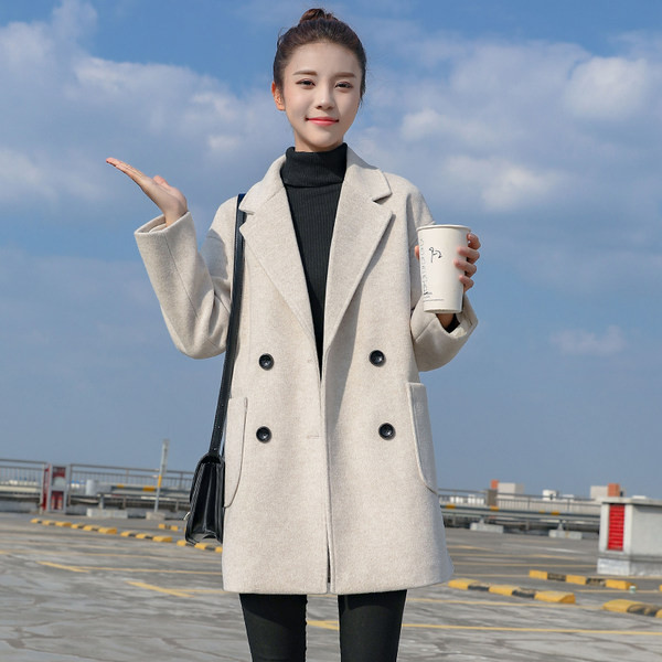 Palton scurt de damă cu închidere pe două rânduri