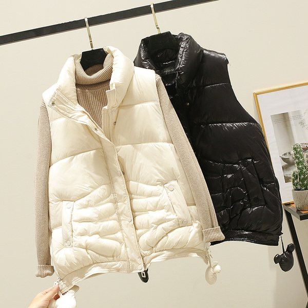 Vesta casual model lat cu guler inalt si buzunare