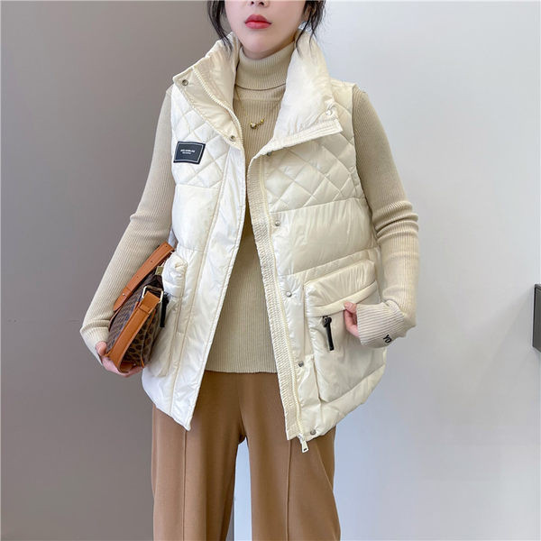 Vesta casual cu buzunare si guler inalt