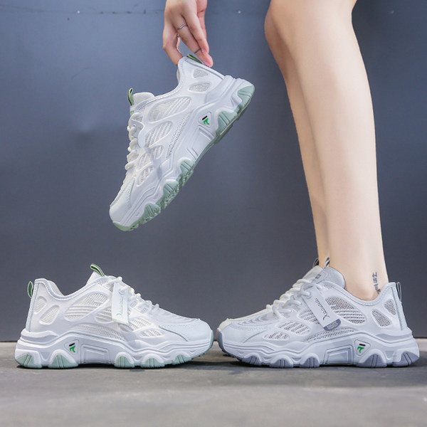 Adidasi de dama cu autocolante si cravate