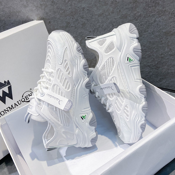 Adidasi de dama cu autocolante si cravate