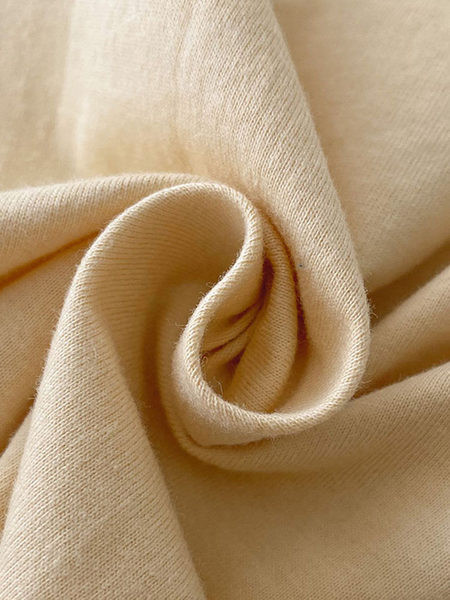 Tricou lat din bumbac de culoare bej cu aplicatie colorata