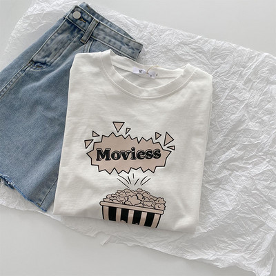 Široka pamučna majica s aplikacijom za ljeto