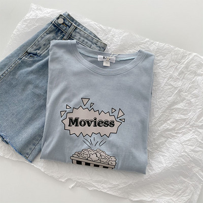 Široka pamučna majica s aplikacijom za ljeto