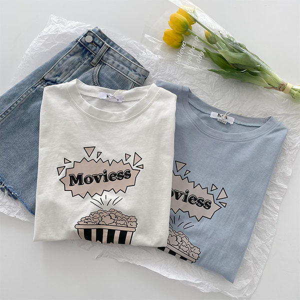 Široka pamučna majica s aplikacijom za ljeto