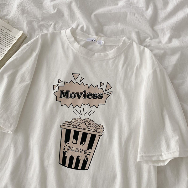 Široka pamučna majica s aplikacijom za ljeto