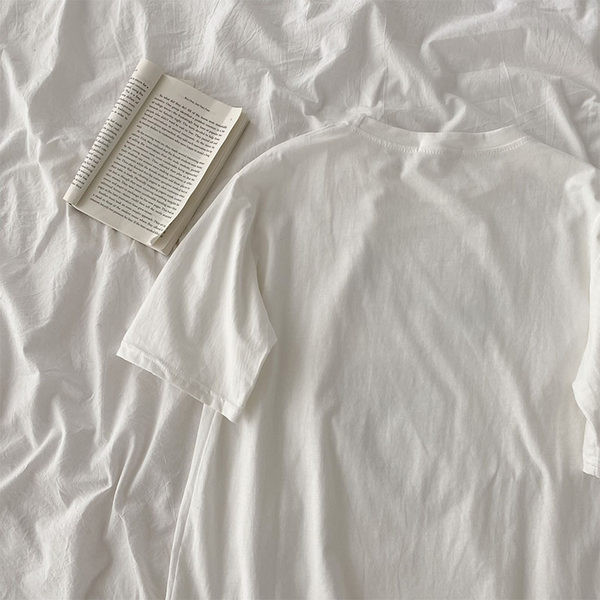 Široka pamučna majica s aplikacijom za ljeto