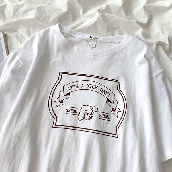 Tricou lat cu decolteu rotund și mâneci scurte