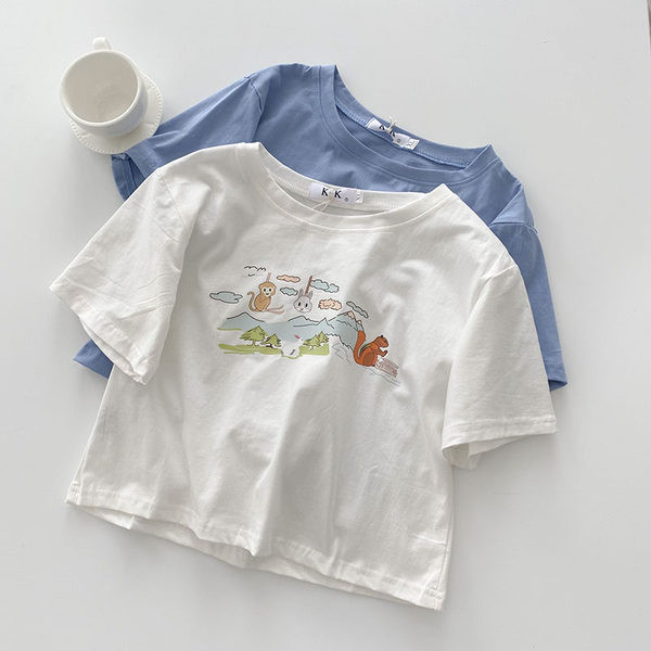 Tricou scurt cu aplicație și decolteu oval