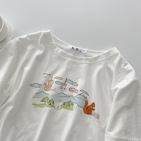 Tricou scurt cu aplicație și decolteu oval