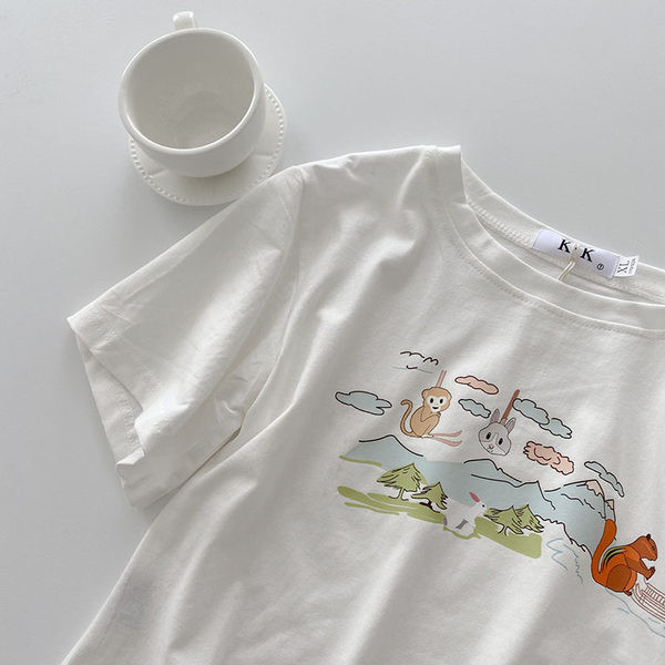 Tricou scurt cu aplicație și decolteu oval