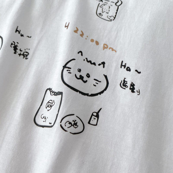 Tricou lat cu decolteu oval si aplicatie - pentru femei