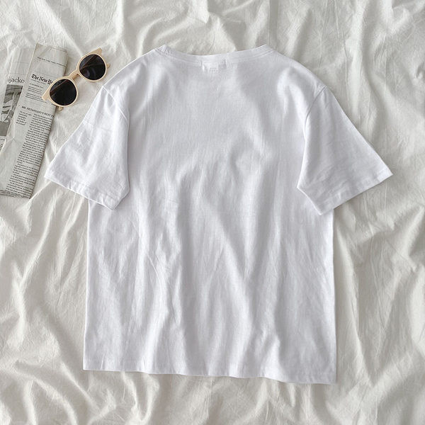 Tricou lat cu decolteu oval si aplicatie - pentru femei