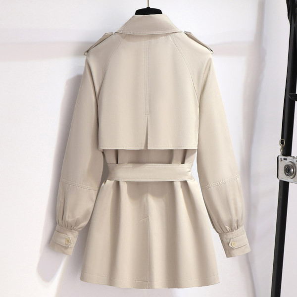 Palton scurt de dama stilat cu curea si nasturi model scurt