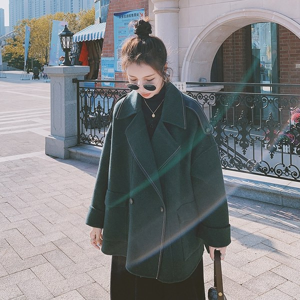 Elegantni ženski široki model kaputa sa špic izrezom