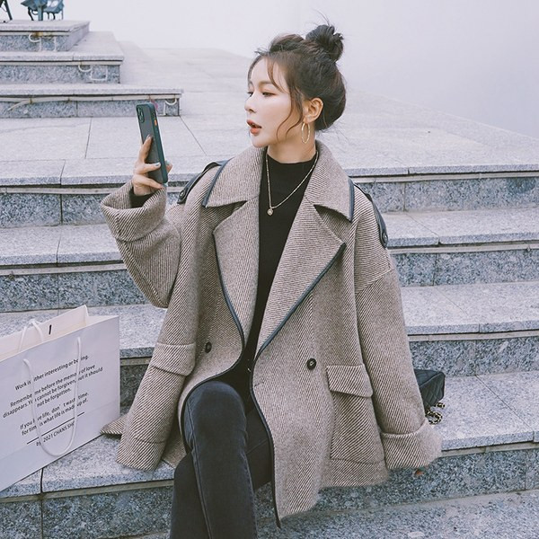 Elegantni ženski široki model kaputa sa špic izrezom