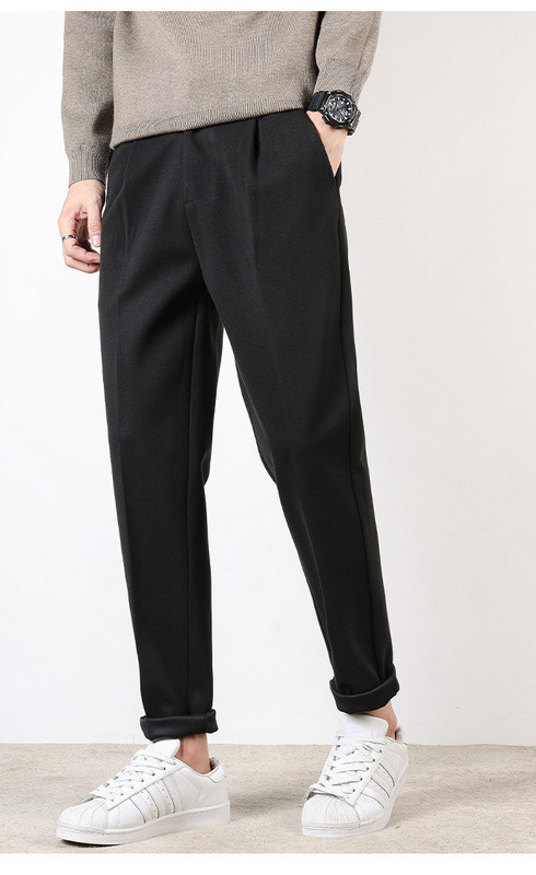 Pantaloni de bărbați sport-eleganți cu buzunare