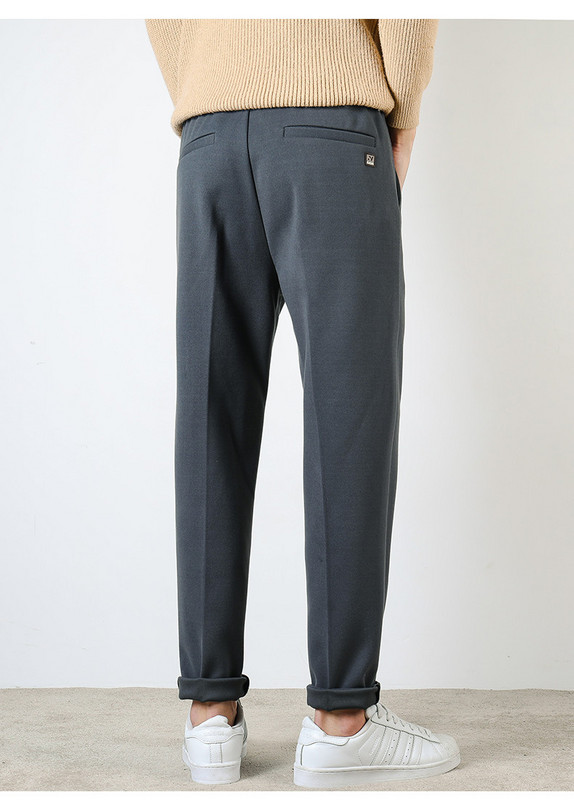 Pantaloni de bărbați sport-eleganți cu buzunare