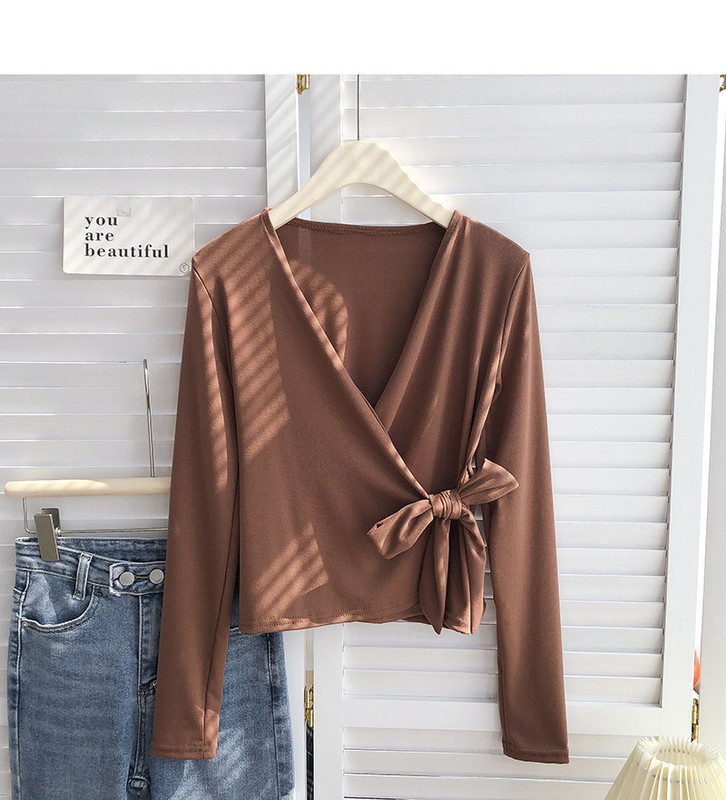 Bluza de dama cu decolteu spitz si panglica