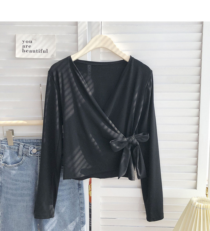 Bluza de dama cu decolteu spitz si panglica