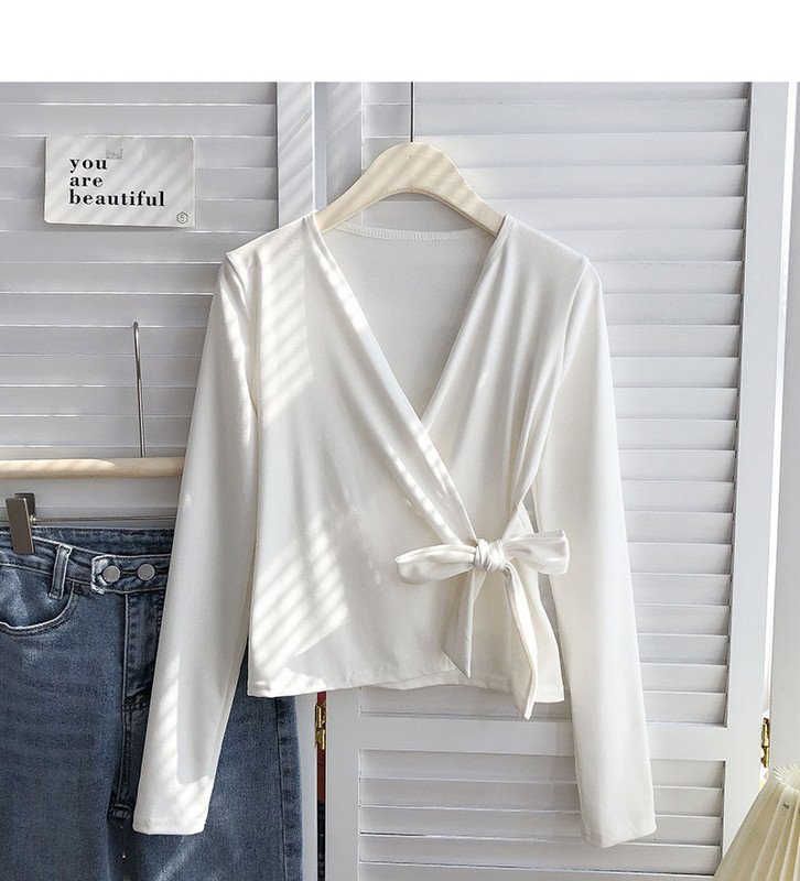 Bluza de dama cu decolteu spitz si panglica