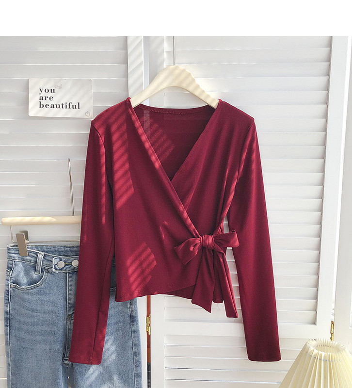 Bluza de dama cu decolteu spitz si panglica