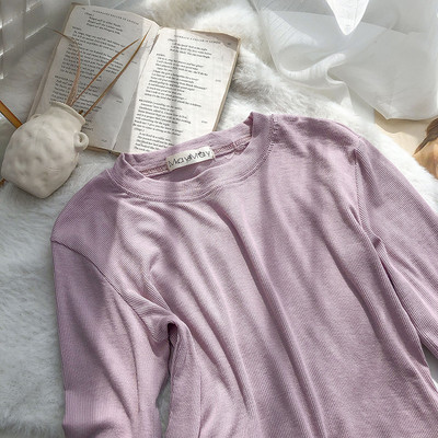 Bluză de damă simplă cu decolteu rotund și mâneci lungi