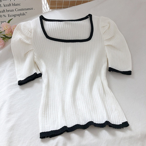 Tricou de damă cu decolteu pătrat