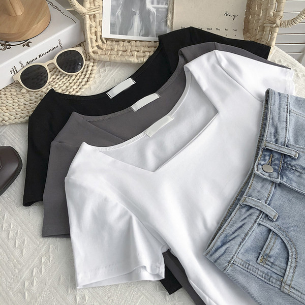 Bluză de damă moale, cu decolteu pătrat și mâneci scurte