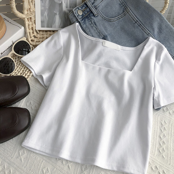 Bluză de damă moale, cu decolteu pătrat și mâneci scurte