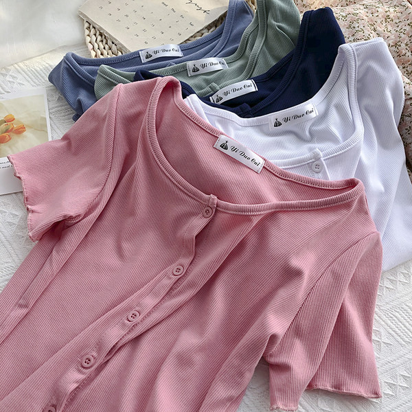 Tricou scurt de dama cu nasturi