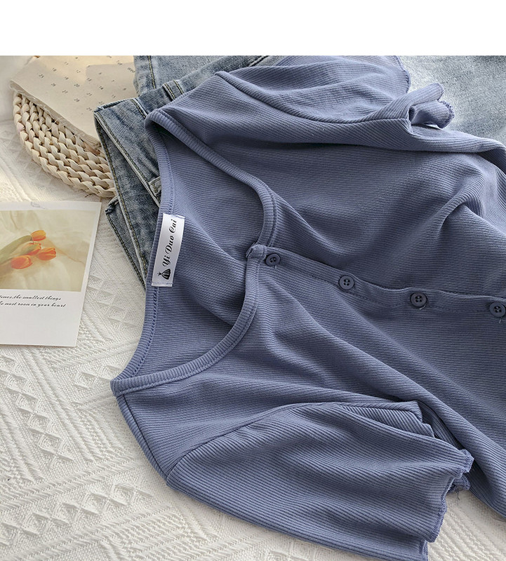 Tricou scurt de dama cu nasturi