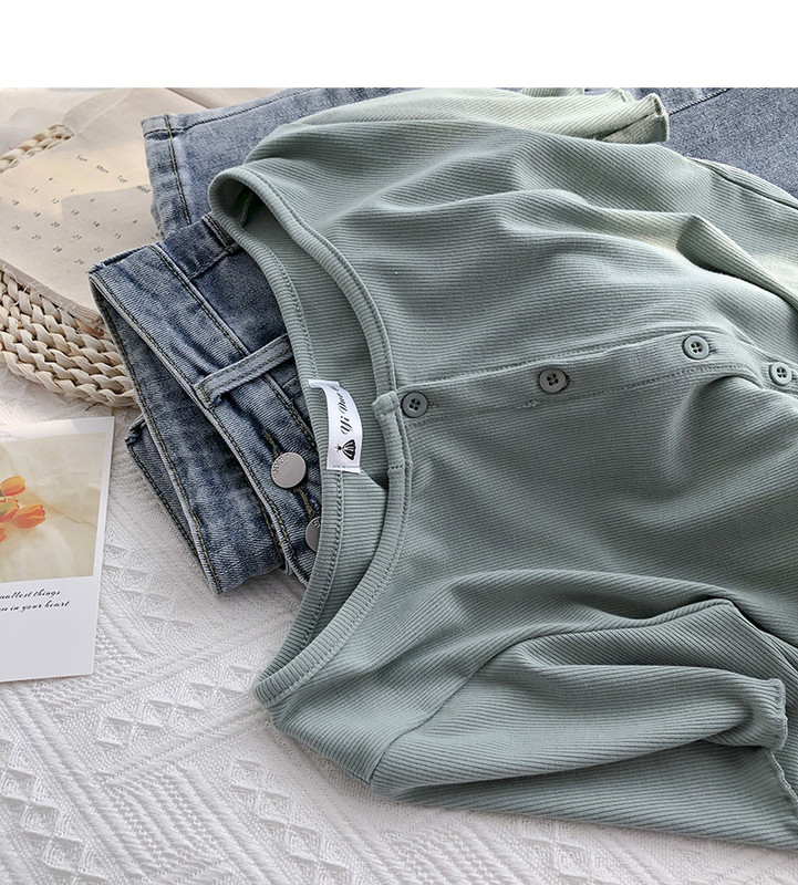 Tricou scurt de dama cu nasturi