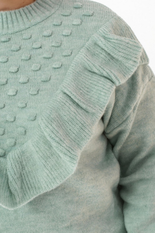 Пуловер с волани