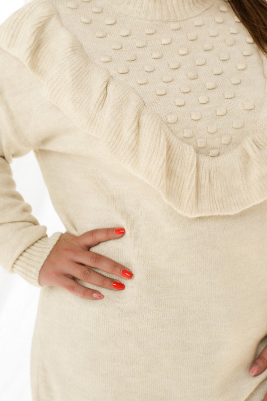 Пуловер с волани