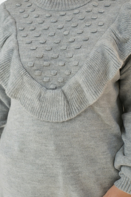 Пуловер с волани