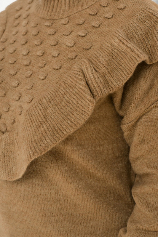 Пуловер с волани