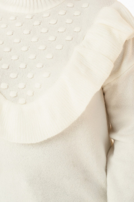 Пуловер с волани