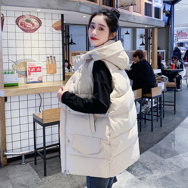 Vesta de toamna-iarna cu gluga si lungime medie