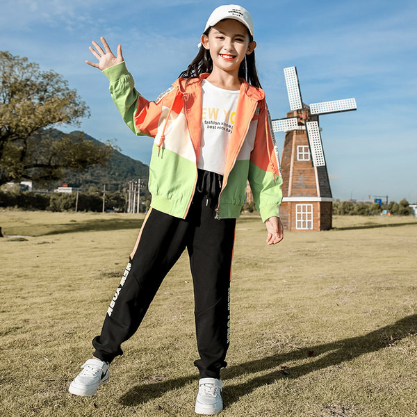 Model nou de set sport pentru copii din trei părți - mai multe culori