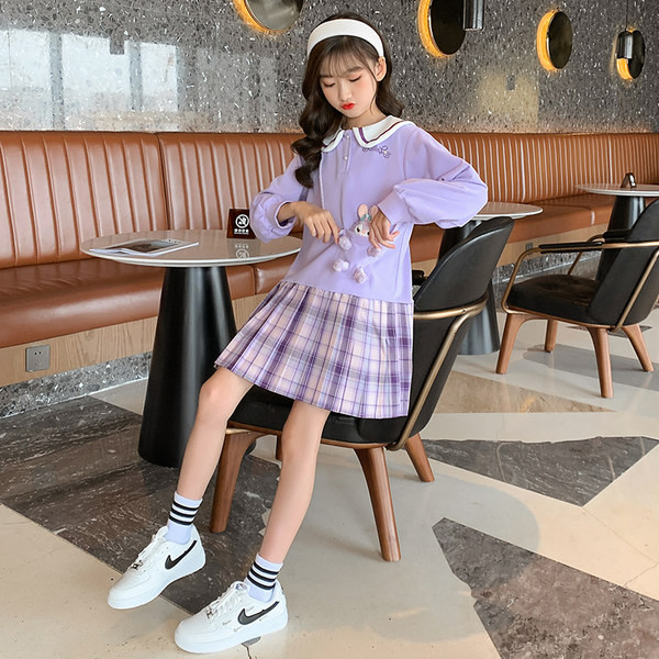 Детска рокля с яка и 3D елемент