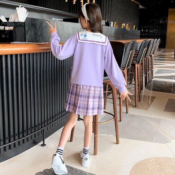 Детска рокля с яка и 3D елемент