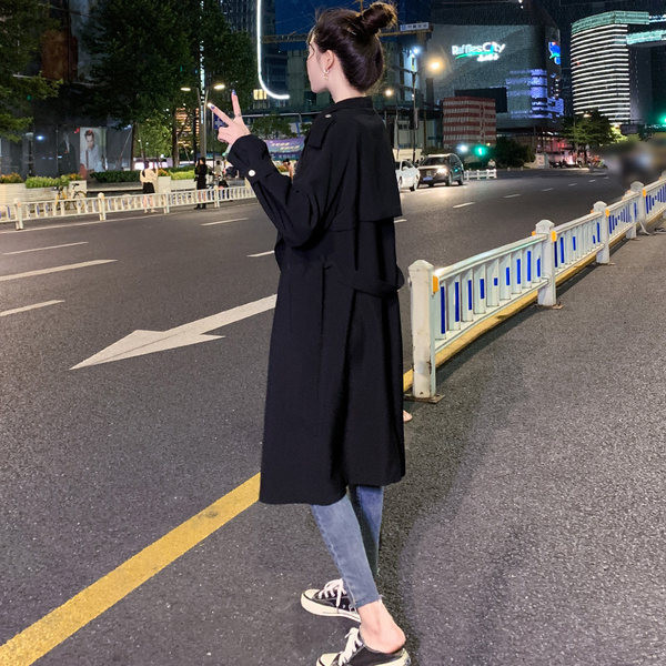 Aktualan ženski dugi kaput sa remenom